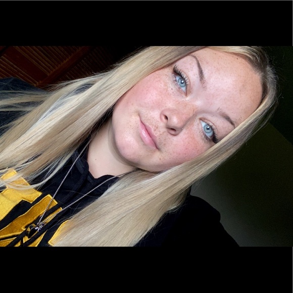 Meet your Posher, Rae - Picture 1 of 1